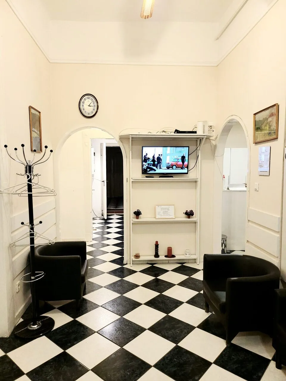 Az Á+B Klinika Népszínház utcai rendelőjének várótere